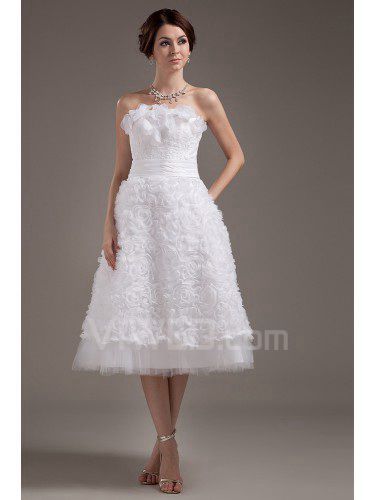 Атласная без бретелек чай длины a-line свадебное платье с вышитыми цветами и
