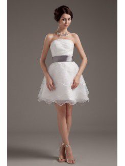 Tiulu bez ramiączek krótki-line suknia ślubna z szarfą i żabotem