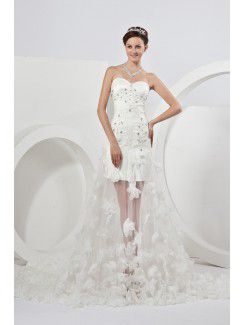 Tulle Sweetheart Chapel Train A-line Wedding Dress with Applique and Embroidered