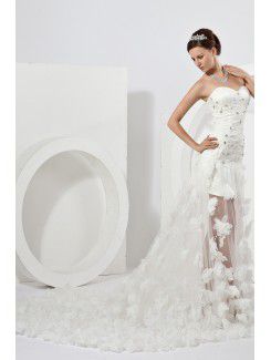 Tulle Sweetheart Chapel Train A-line Wedding Dress with Applique and Embroidered