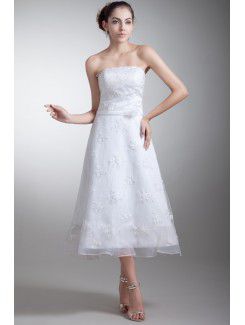 Organza y satén vestido de novia sin tirantes de té de longitud de una línea de bordado
