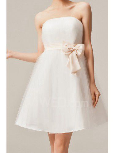 Net stroppeløs kort a-linje kjole med sløyfe
