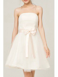 Net stroppeløs kort a-linje kjole med sløyfe
