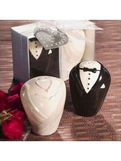 Cerâmica noiva eo noivo sal e pimenta shakers favor do casamento ( conjunto de 2)