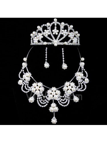 Lega con strass e perle da sposa insieme dei monili , tra cui orecchini , collana e tiara