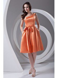 Satin asymmetrisk a-linje knelange sash cocktail kjole