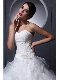 Organza and Lace Sweetheart Chapel Train A-line Wedding Dress