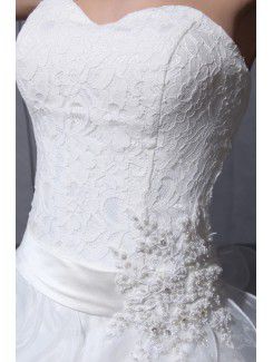 Organza and Lace Sweetheart Chapel Train A-line Wedding Dress