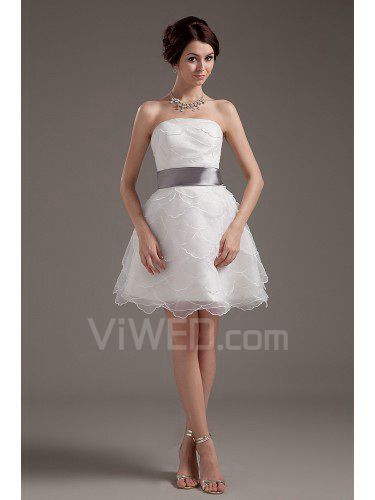 Tulle senza spalline abito da sposa a-line di breve con anta e volant