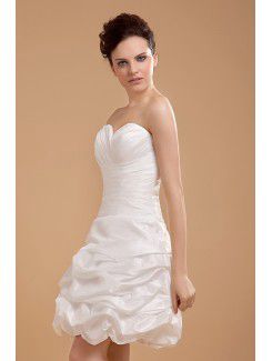 Taffeta Sweetheart Knee-Length A-line Wedding Dress with Ruffle