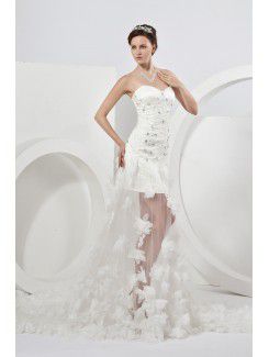 Tulle Sweetheart Chapel Train A-line Wedding Dress with Applique and Embroidered