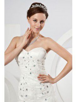 Tulle Sweetheart Chapel Train A-line Wedding Dress with Applique and Embroidered