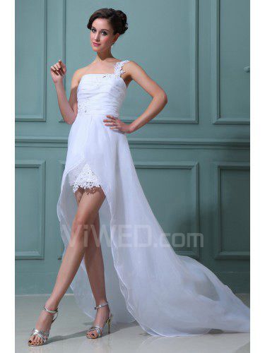 De un solo hombro vestido de novia una línea asimétrica de tul y satén