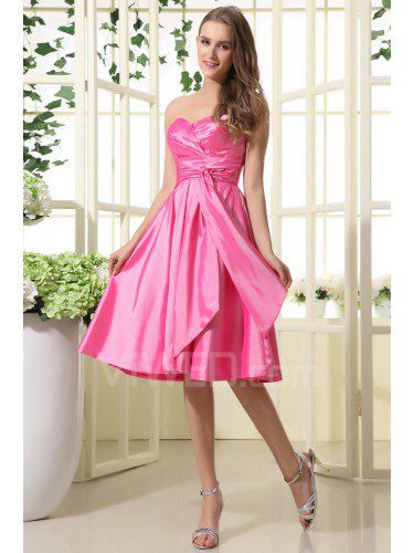 Taffeta Sweetheart Knee-Length A-line Bridesmaid Dress with Ruffle