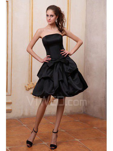 Cetim strapless do joelho-comprimento de uma linha de vestido de dama de honra com plissado