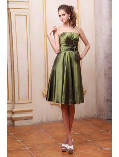 Taffeta Strapless Knee-Length A-line Bridesmaid Dress with Hand-made Flower