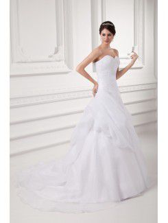 Organza Sweetheart A-line Sweep Train Hand-made Flower Wedding Dress