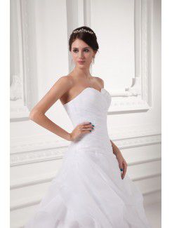 Organza Sweetheart A-line Sweep Train Hand-made Flower Wedding Dress