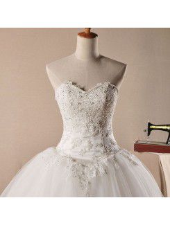 Net Sweetheart Floor Length Ball Gown Wedding Dress with Pearls