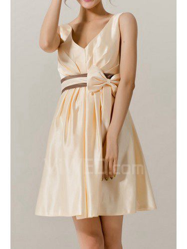 Satin v-ringad kort-line klänning med rosett