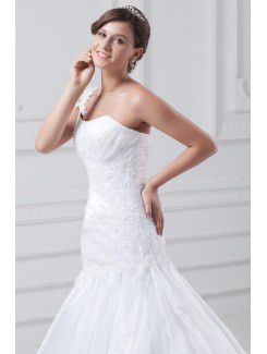 Taffeta Scoop Sweep Train A-line Embroidered Wedding Dress