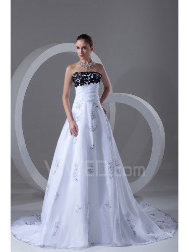 Organza Scoop Sweep Train A-line Embroidered Wedding Dress