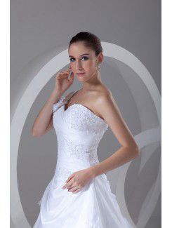 Taffeta Sweetheart Sweep Train A-line Hand-made Flowers Wedding Dress