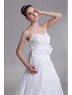 Lace Sweetheart Sweep Train A-line Embroidered Wedding Dress