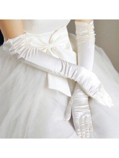 Le bout des doigts des gants de mariée 018