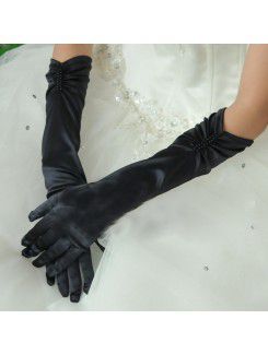 Le bout des doigts des gants de mariée 031