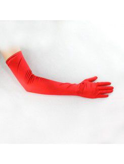 Le bout des doigts des gants de mariée 032