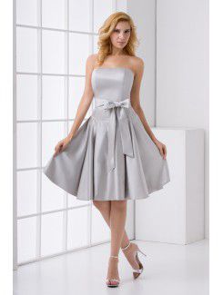 Satin trägerlosen mantel knie lnegth schärpe und bogen cocktailkleid